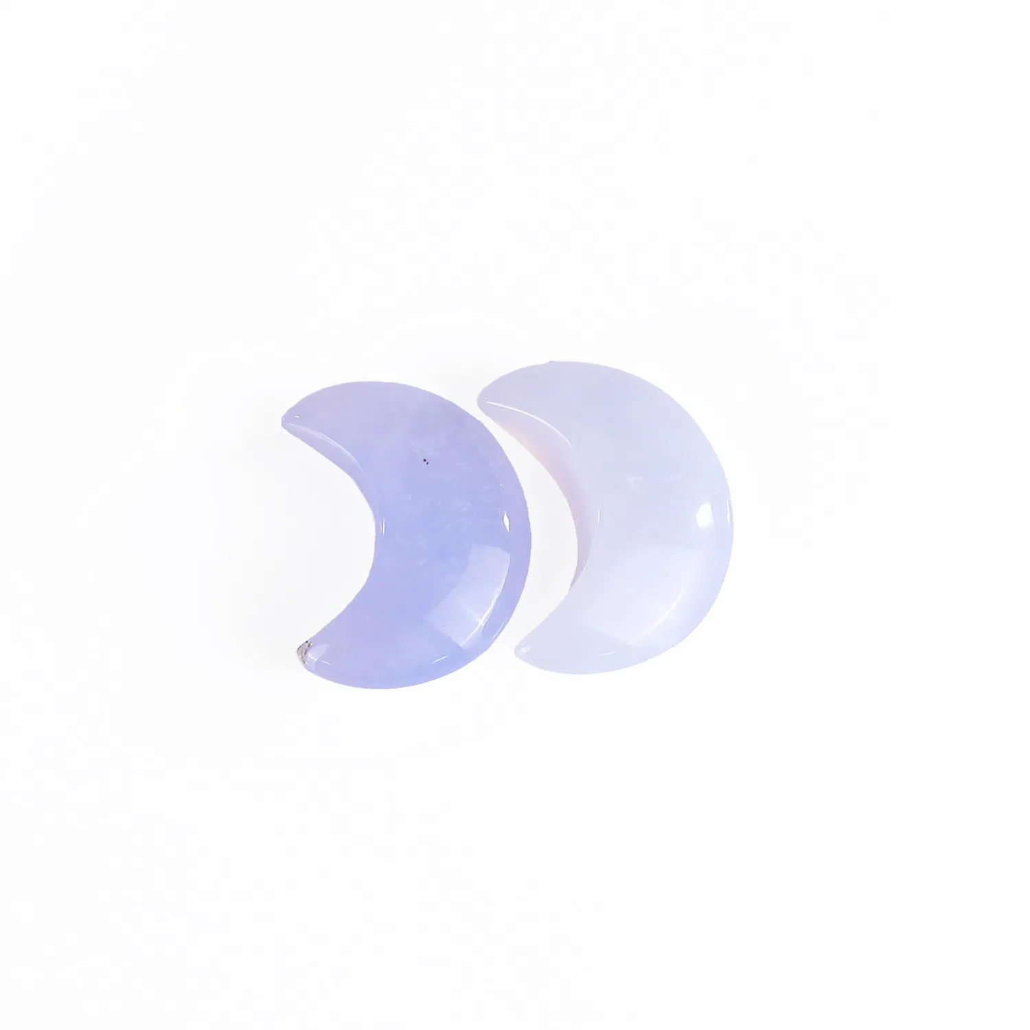 Natural Crystal Crafts Moon Blue Chalcedony Moons Crystal Necklace Pendant pictures & photos (1)