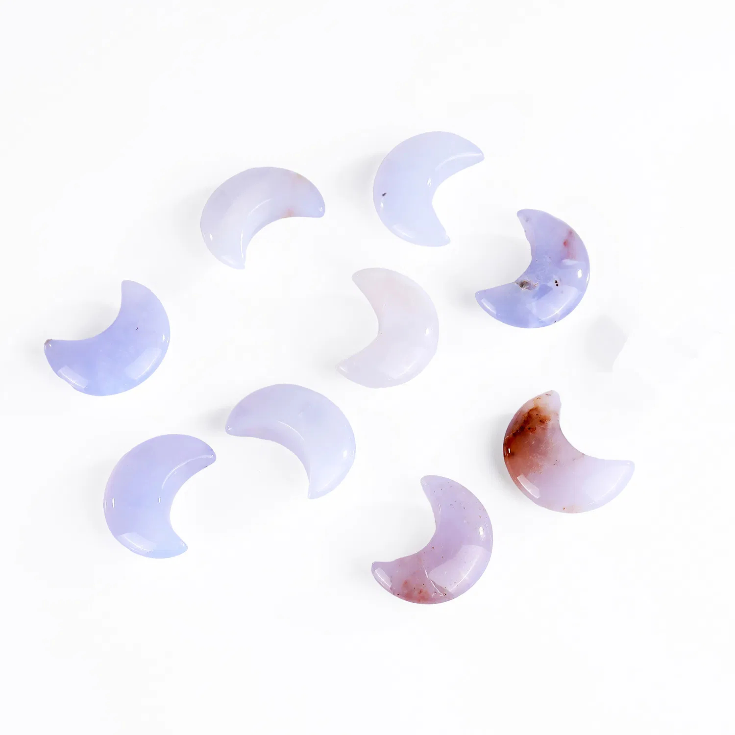 Natural Crystal Crafts Moon Blue Chalcedony Moons Crystal Necklace Pendant pictures & photos (5)