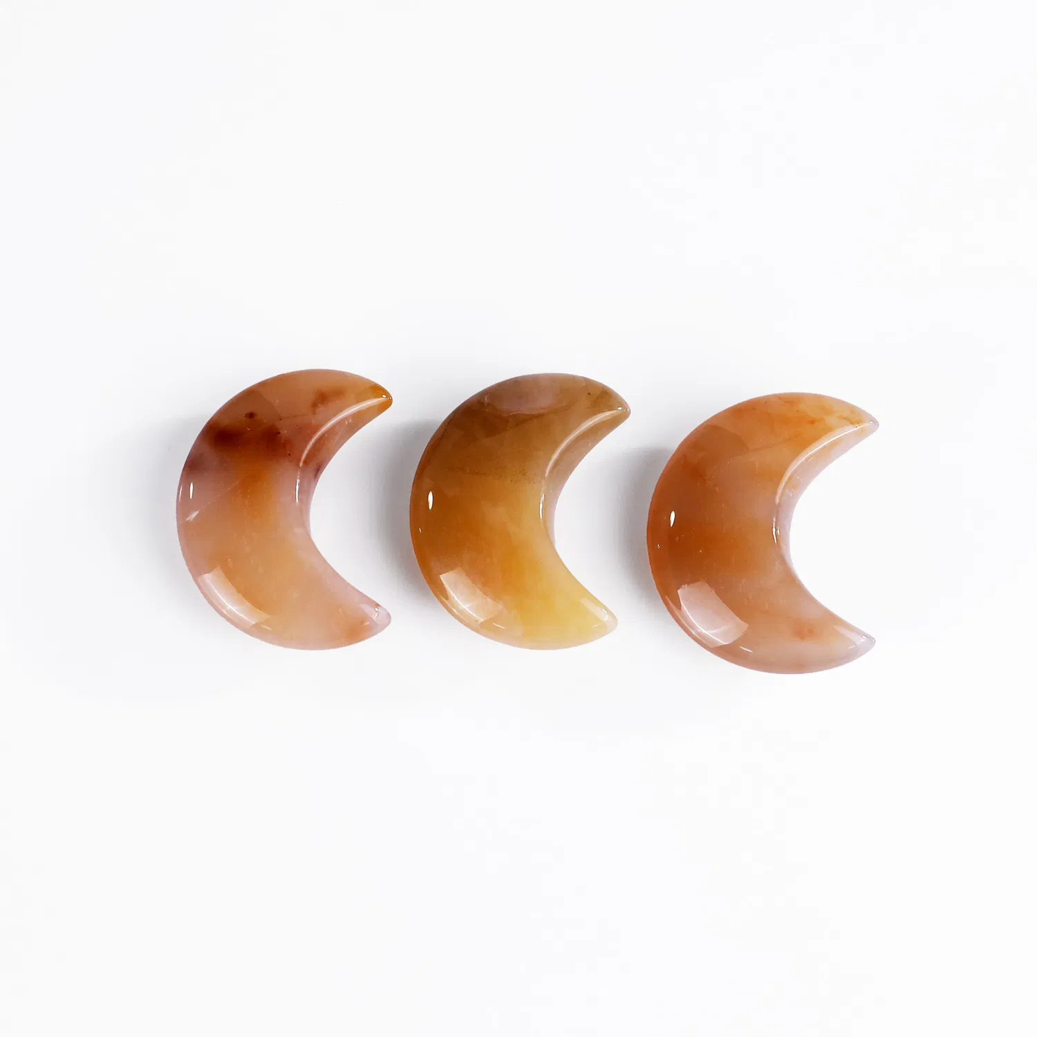 Wholesale Price Healing Stones Crystal Moons Crafts Chalcedony Moon for Home Decor pictures & photos